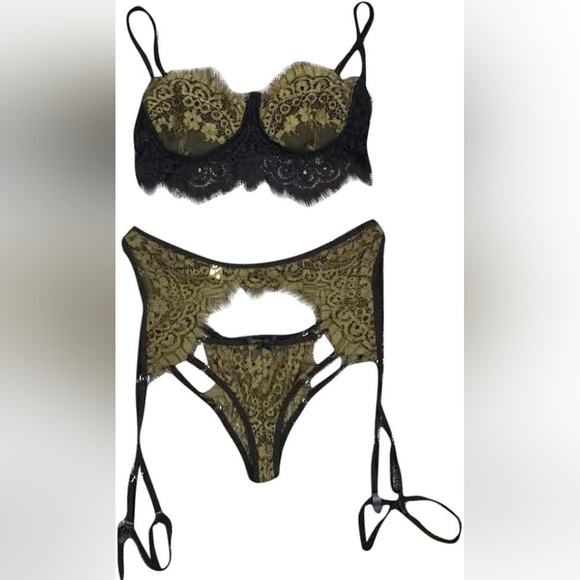 Exotic 3pc lingerie - Picture 2 of 3